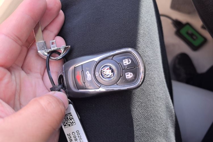 别克GL8 2022款 陆上公务舱 652T 豪华型中控内饰11