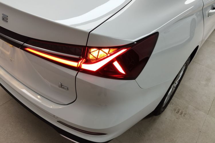 荣威i5 2023款 1.5L CVT豪华版车身外观9