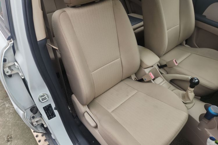 起亚 狮跑 2013款 2.0L 手动两驱版GL局部细节41