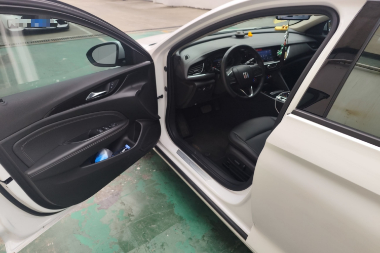 别克 君威 2024款 25T 超享版中控内饰20