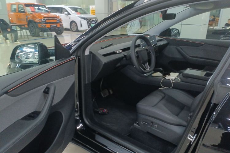 特斯拉 Model Y 2025款 后轮驱动版中控内饰7003