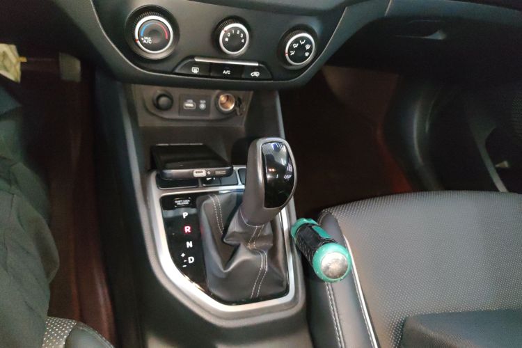 北京现代ix25 2015款 1.6L 自动两驱智能型GLS中控内饰18