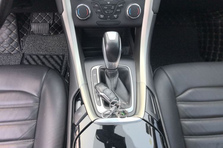 福特 蒙迪欧 2013款 2.0L GTDi200时尚型中控内饰18