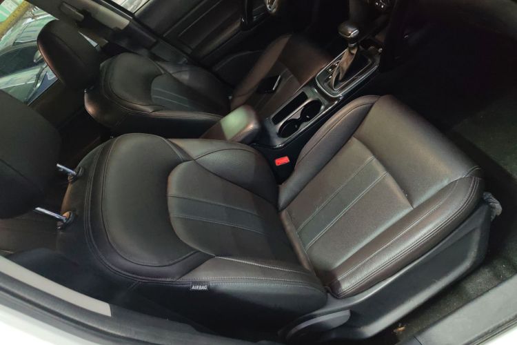 广汽传祺 传祺GS4 2018款 235T 自动两驱精英百万纪念版局部细节41