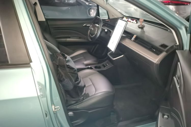 哪吒汽车 哪吒V 2022款 长续航行业定制版局部细节41