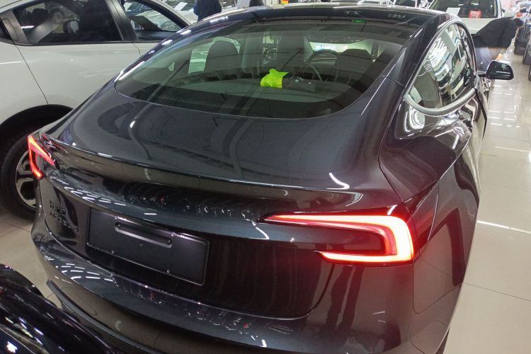 特斯拉 Model 3 2025款 改款 后轮驱动版车身外观6