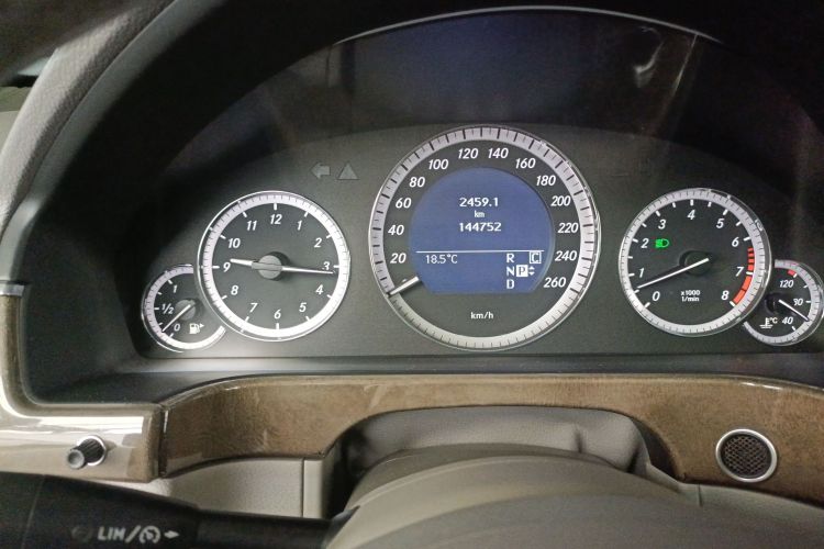 奔驰E级(进口) 2009款 E 300 优雅型中控内饰15