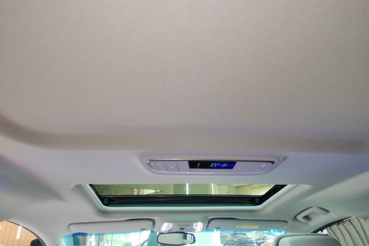 别克GL8 2025款 陆尊 智享版中控内饰22