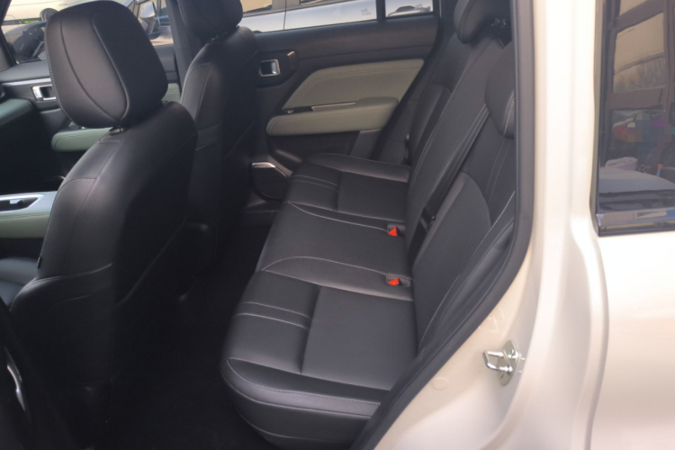 宝骏悦也Plus 2026款 301km旗舰版中控内饰21