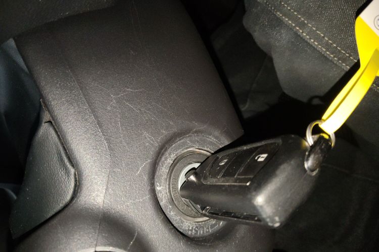 丰田 RAV4荣放 2020款 2.0L CVT两驱都市版中控内饰7001