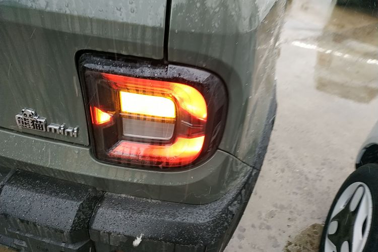 吉利银河 2025款 210km 熊猫骑士车身外观9