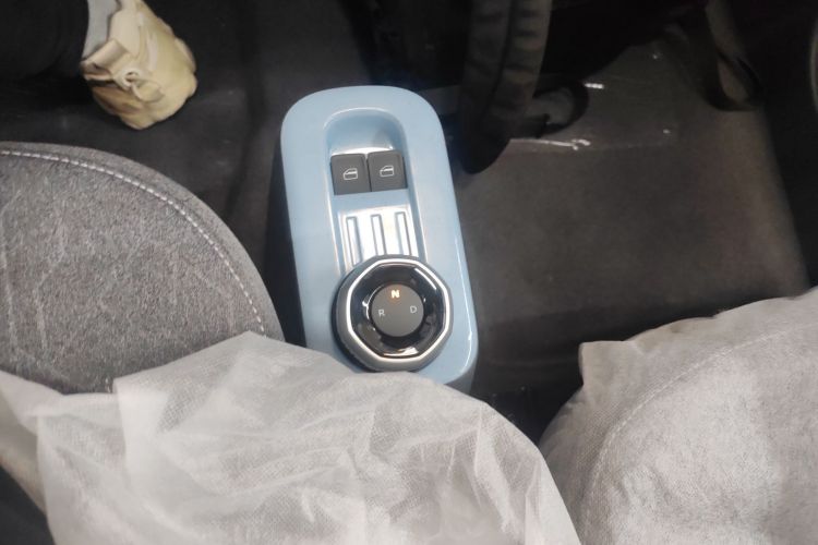 吉利银河 2024款 熊猫mini 200km 耐力熊中控内饰18