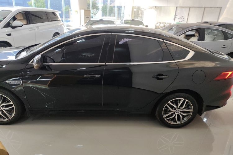 比亚迪 秦PLUS 2023款  冠军版 DM-i 120KM超越型车身外观6003