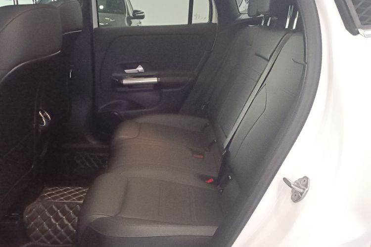 奔驰GLA 2023款 GLA 220中控内饰21