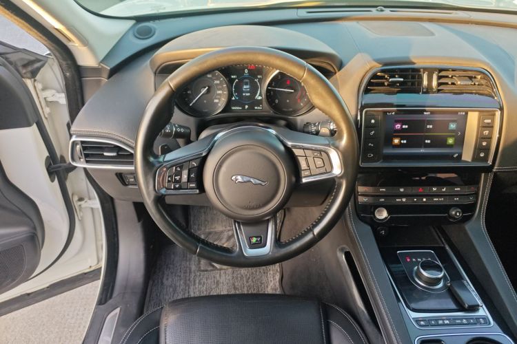 捷豹F-PACE 2016款 3.0 SC 四驱R-Sport运动版中控内饰13