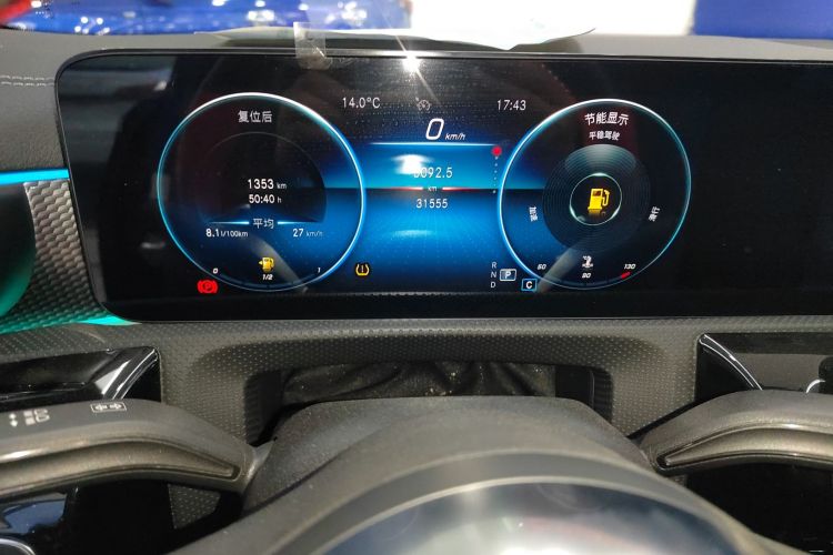 奔驰A级 2022款 改款 A 200 L 运动轿车时尚型中控内饰14