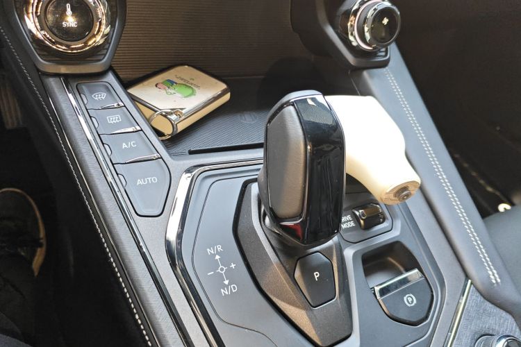 领克01 2023款 2.0TD 四驱暗夜版中控内饰18