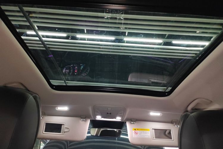 红旗HS5 2022款 改款 2.0T 智联旗享版中控内饰22