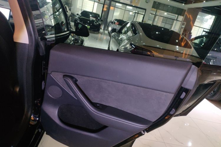 特斯拉 Model Y 2021款 标准续航后驱版中控内饰45