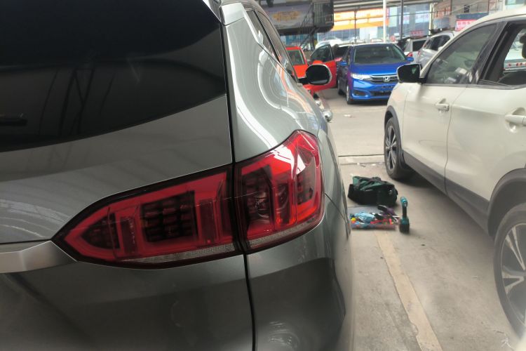 魏牌 VV6 2021款 2.0T 两驱智享+车身外观6006