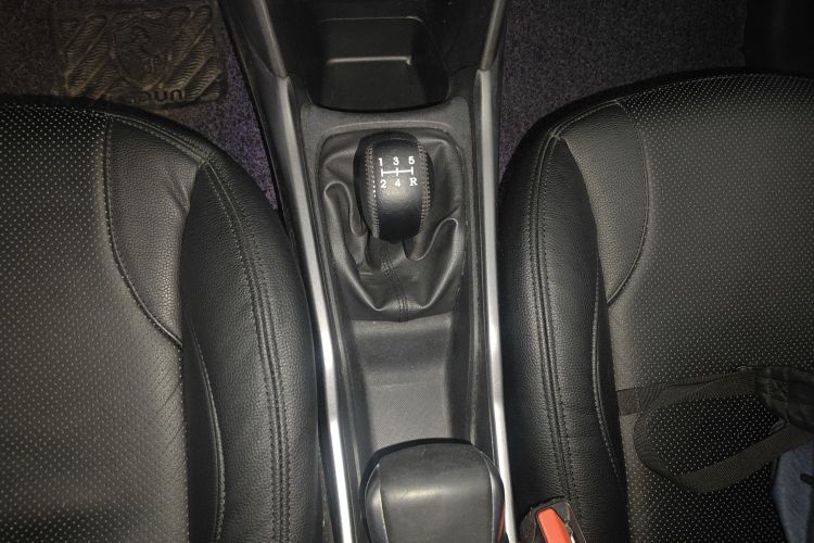 标致2008 2014款 1.6L 手动潮流版中控内饰18