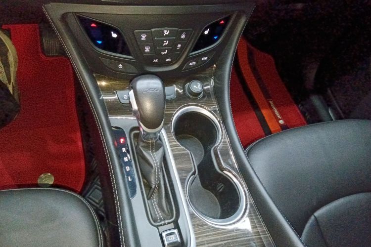 别克 昂科威 2020款 20T 两驱精英型中控内饰18