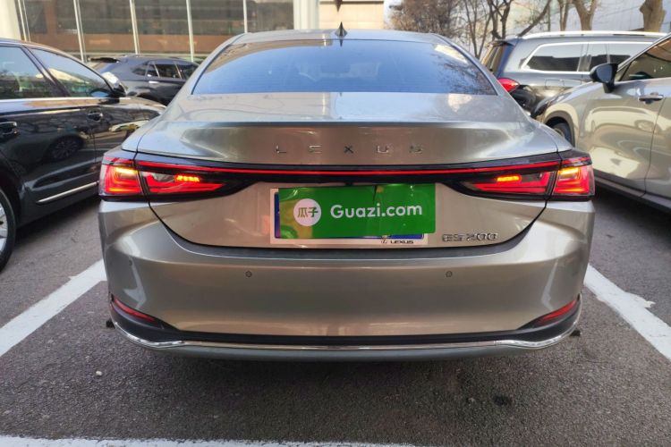 雷克萨斯ES 2025款 200 臻享版车身外观6