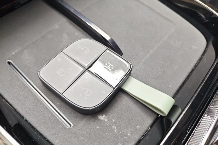 领克08 EM-P 2025款 220km 四驱性能Halo中控内饰7001