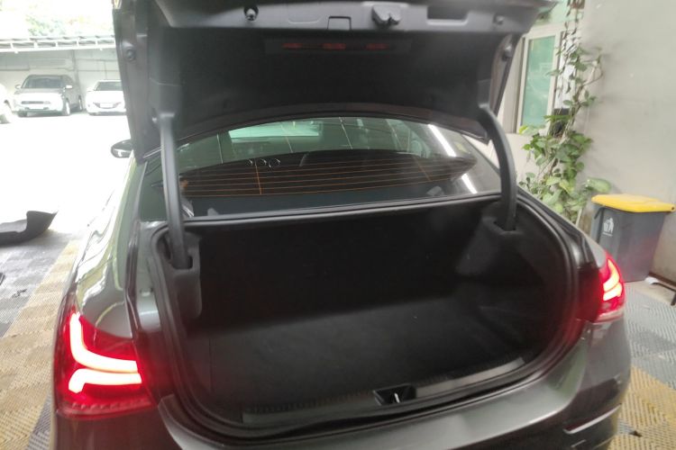 奔驰A级 2021款 A 200 L 运动轿车动感型局部细节23