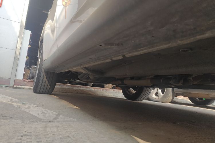 三菱 欧蓝德(进口) 2013款 2.4L 四驱豪华导航版 7座局部细节9001