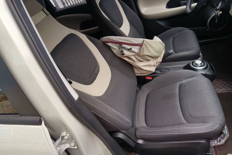 五菱汽车 五菱缤果 2024款 203km 轻享款局部细节41