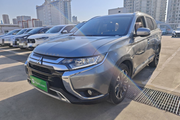 三菱 欧蓝德 2019款 2.0L 两驱畅享版 7座 国VI车身外观1