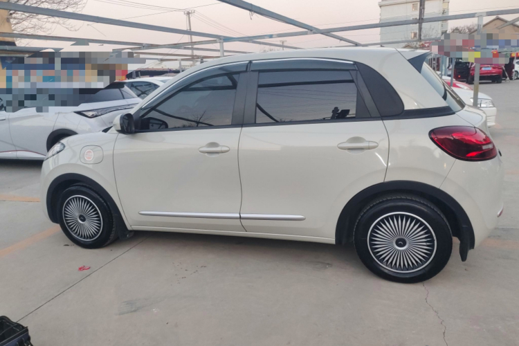 五菱汽车 五菱缤果 2023款 333km 快享款车身外观4