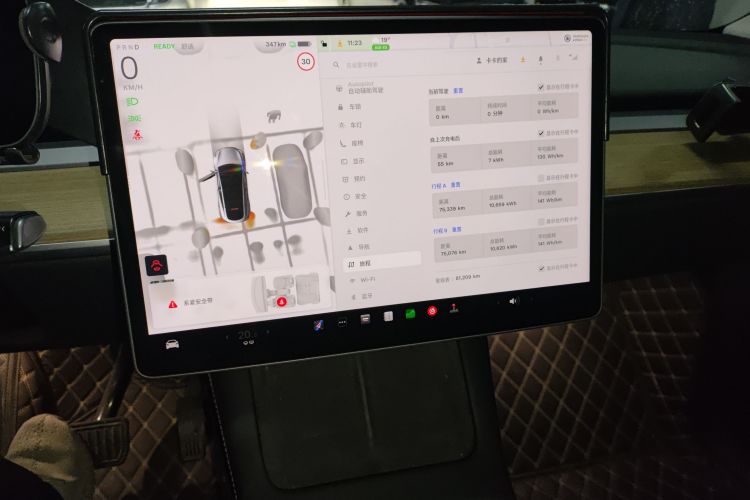 特斯拉 Model Y 2022款 后轮驱动版中控内饰16