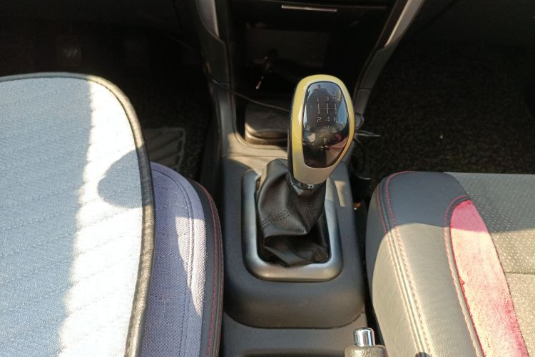 铃木 利亚纳A6 2014款 两厢 1.4L 手动理想型局部细节18