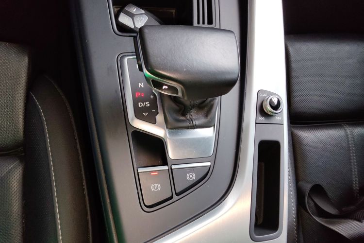 奥迪A4L 2020款 40 TFSI 豪华动感型中控内饰18