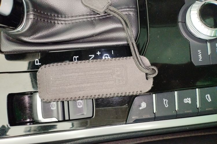 魏牌 VV7 2017款 2.0T 旗舰型中控内饰7001