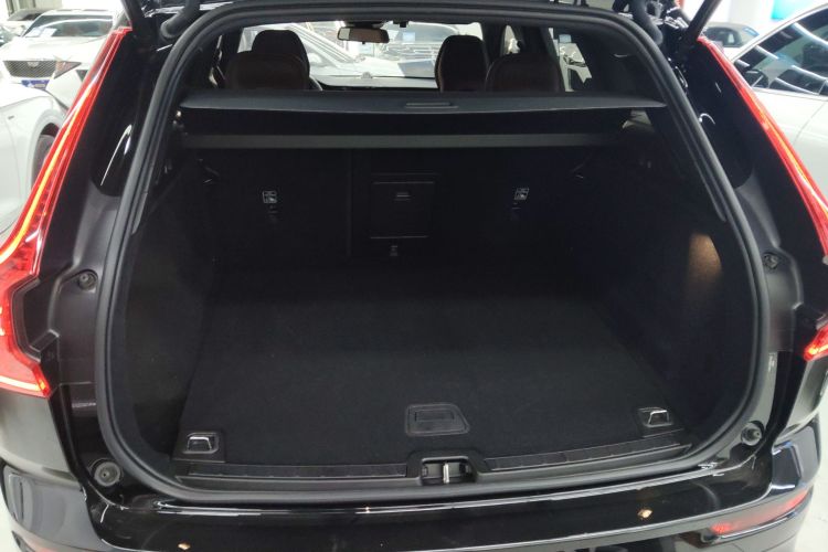 沃尔沃XC60 2024款 B5 四驱智逸豪华版机舱底盘23