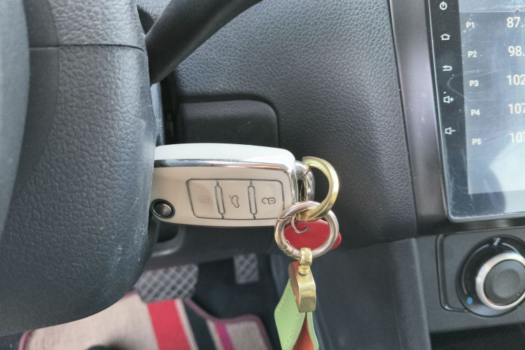 大众 Polo 2016款 1.4L 自动风尚型中控内饰7001