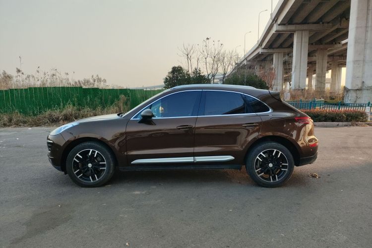 众泰SR9 2017款 2.0T 自动极致之梦版车身外观4