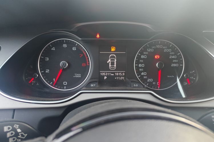 奥迪A4L 2016款 35 TFSI 典藏版 自动标准型中控内饰14