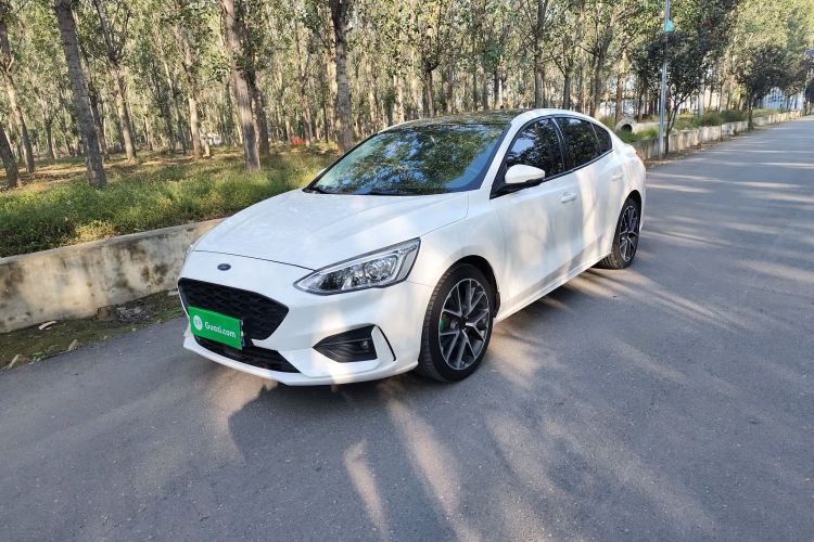 福特 福克斯 2020款 三厢 EcoBoost 180 自动锋潮型车身外观1