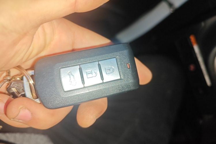 三菱 欧蓝德 2018款 2.4L 四驱豪华版 7座中控内饰11