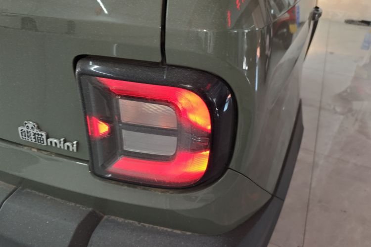 吉利银河 2024款 200km 熊猫骑士车身外观9