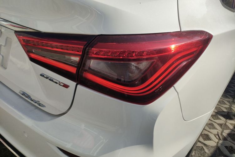 长安 逸动 2018款 1.6L GDI 手动时尚型车身外观9