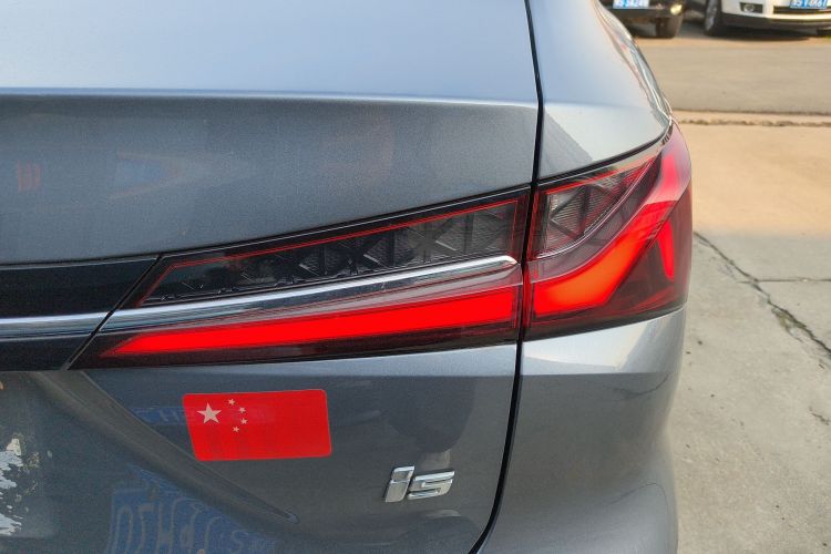 荣威i5 2023款 1.5L 手动舒享版车身外观9