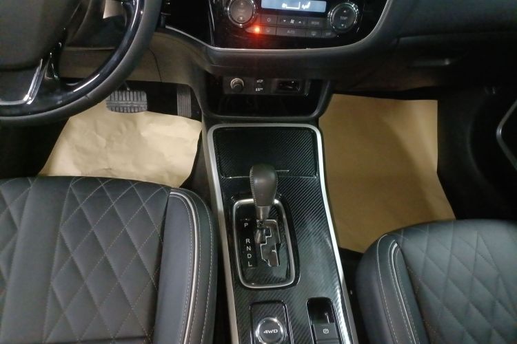 三菱 欧蓝德 2020款 2.4L 四驱致享版 7座中控内饰18