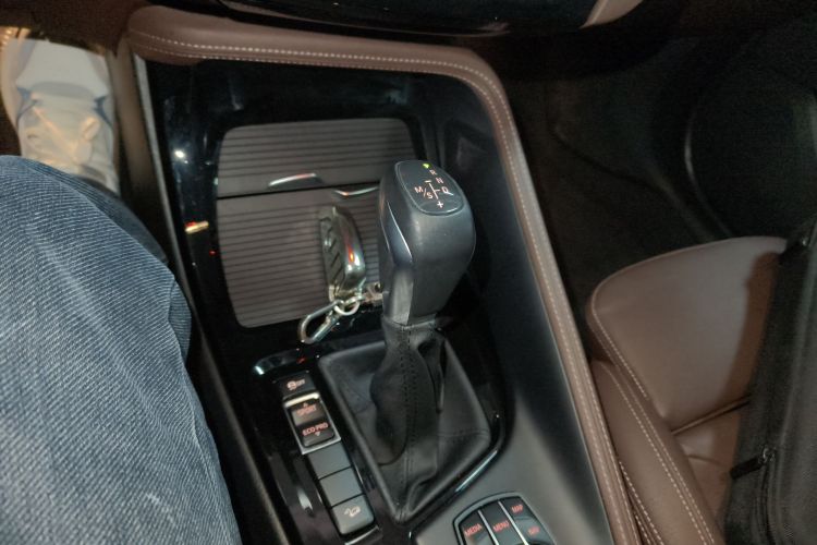 宝马X1 2018款 xDrive20Li 尊享型中控内饰18