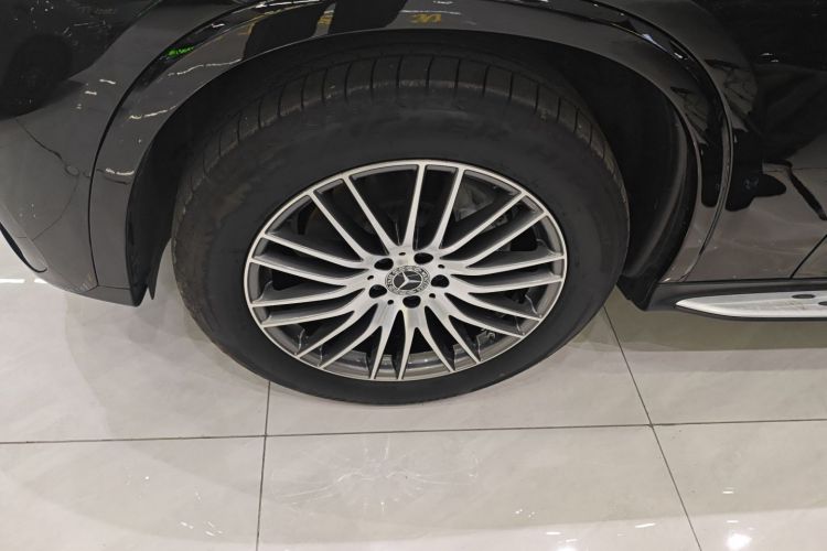 奔驰GLC 2023款 GLC 300 L 4MATIC 动感型 5座车身外观35