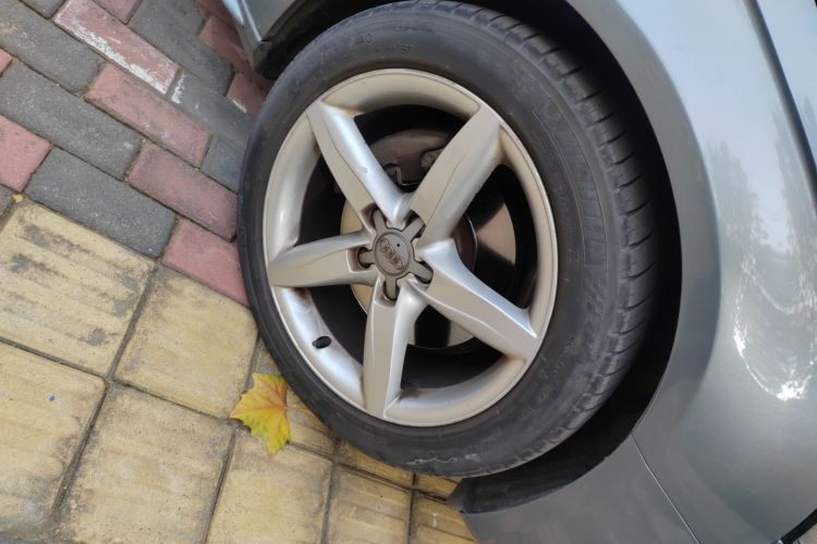 奥迪A4L 2010款 2.0 TFSI 运动型车身外观10